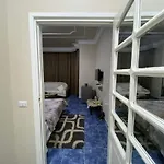 Richard Pyramids Inn Hotel