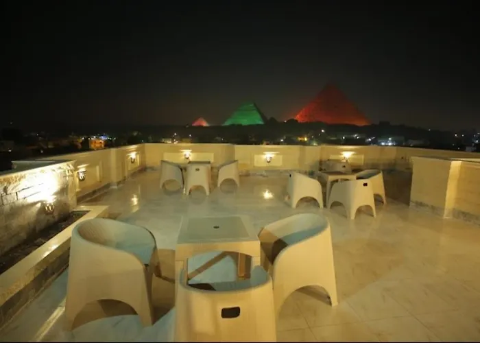 Richard Pyramids Inn Hotel